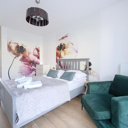 Apartamentyprzymorzu Baltycki Z Miejscem Postojowym I Ogrodkiem Kolobrzeg Exterior photo